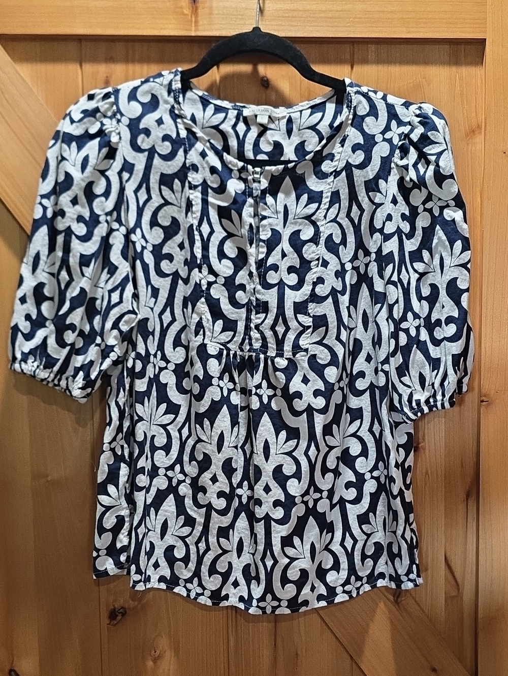 Navy and White Patterned Puff-Sleeve Blouse
